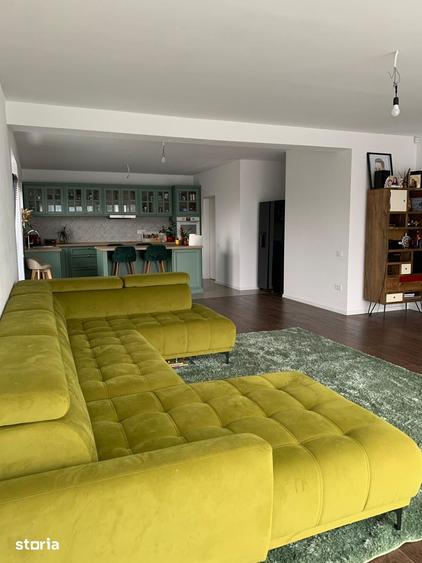 Casă cu 5 camere cu Teren 556 Mp în Exterior Vest