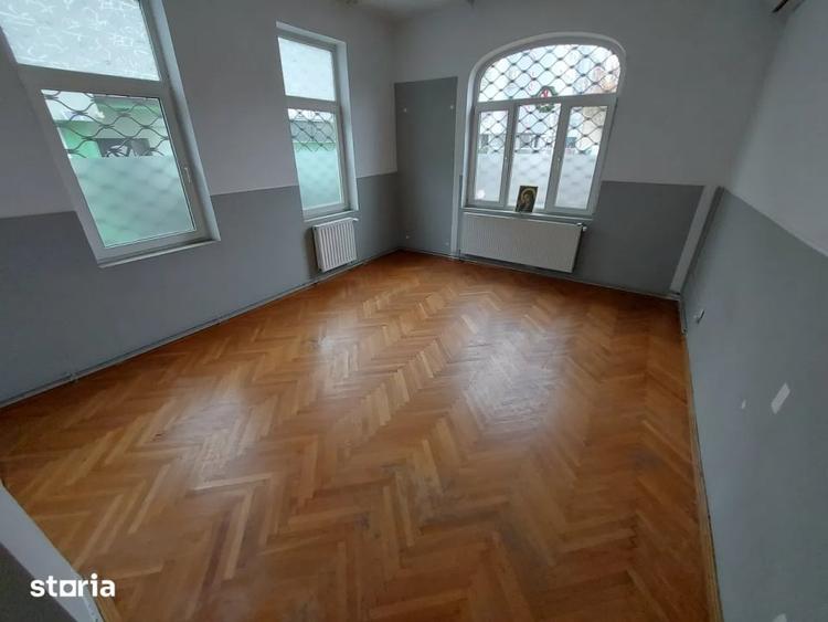 Spațiu comercial, de 332 mp, în P-ța Muncii