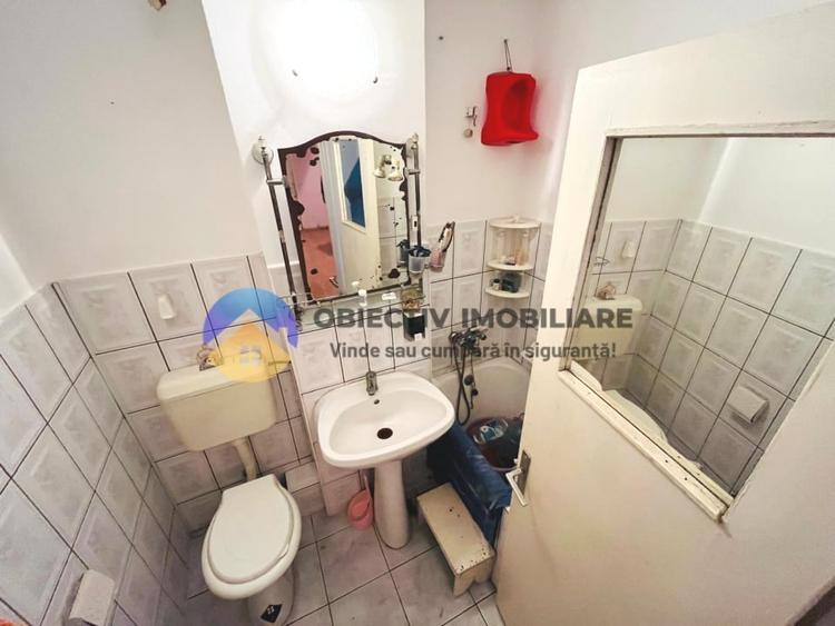 Apartament cu 3 camere semidecomandat în Dărmănești
