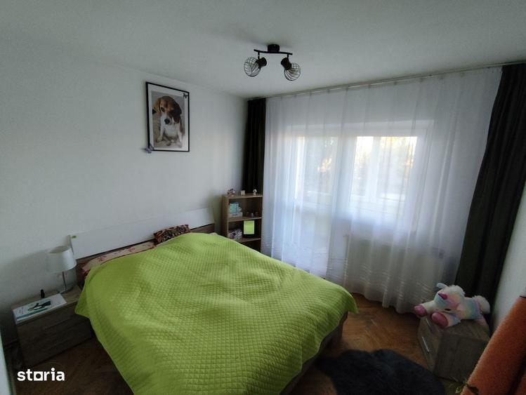 Apartament cu 3 camere decomandat în Valea Aurie