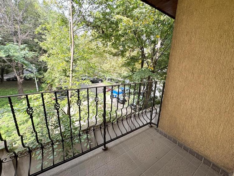 Casă cu 5 camere cu Teren 369 Mp în Colentina