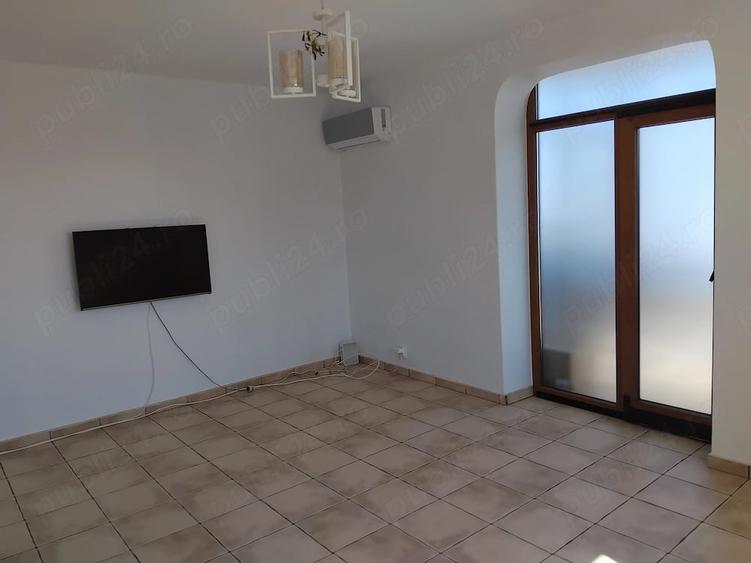 Apartament cu 3 camere decomandat în Micro 6