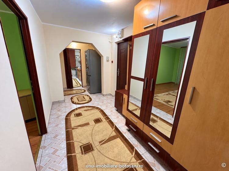 Apartament cu 3 camere decomandat în Central