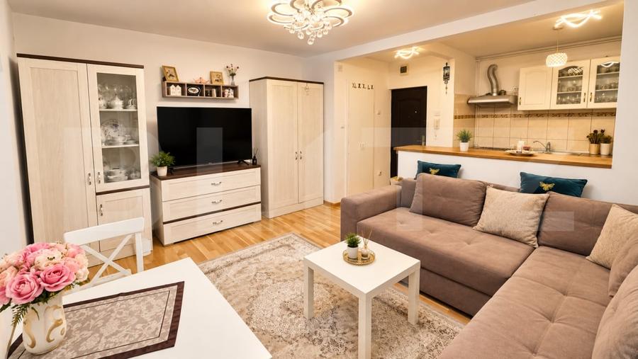 Apartament cu 2 camere semidecomandat, mobilat în Piața Centrală