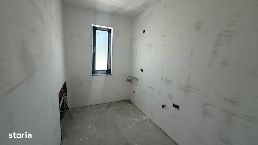 Casă cu 4 camere cu Teren 400 Mp în Domnești