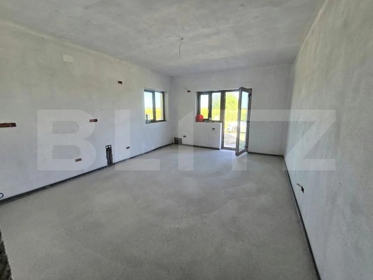 Casa solida P+M, 180 mp utili, 2 fronturi stradale ideala pentru familie sau b - 1