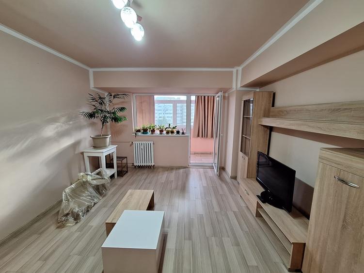 Apartament cu 3 camere decomandat în Colentina