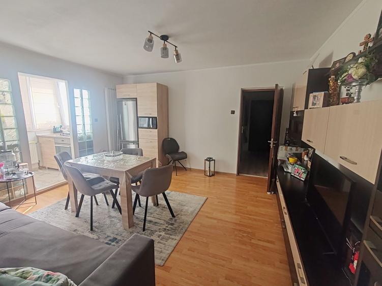 Apartament cu 2 camere decomandat în Rogerius