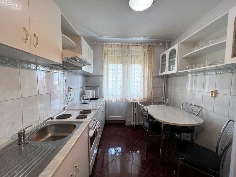 Apartament cu 3 camere decomandat în Decebal