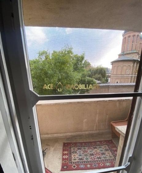 Apartament cu 3 camere decomandat, mobilat în P-ța Unirii