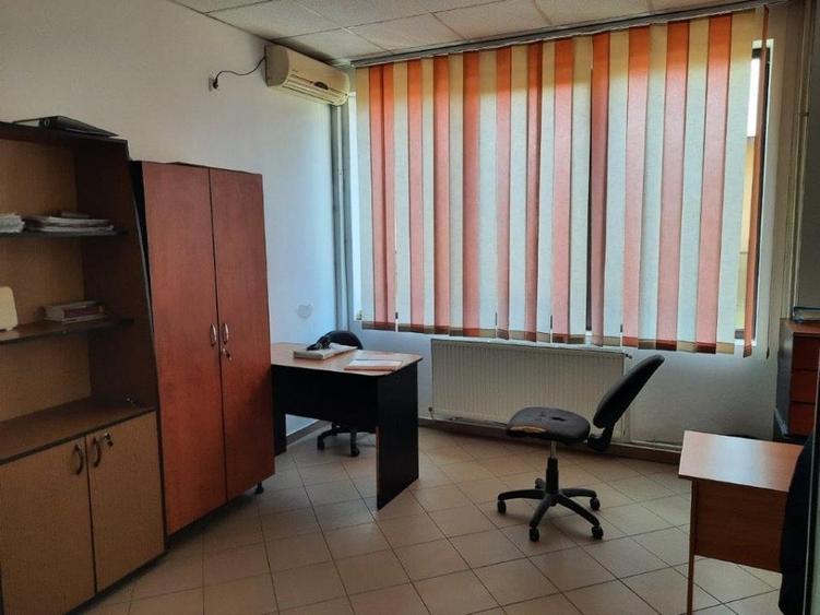Casă individuală cu 6 camere cu Canalizare în Central