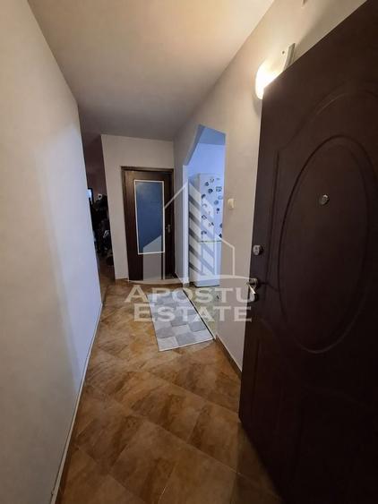 Apartament cu 4 camere decomandat în Mircea cel Bătrân