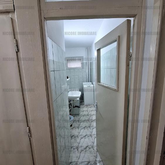 Garsonieră decomandată în Girocului