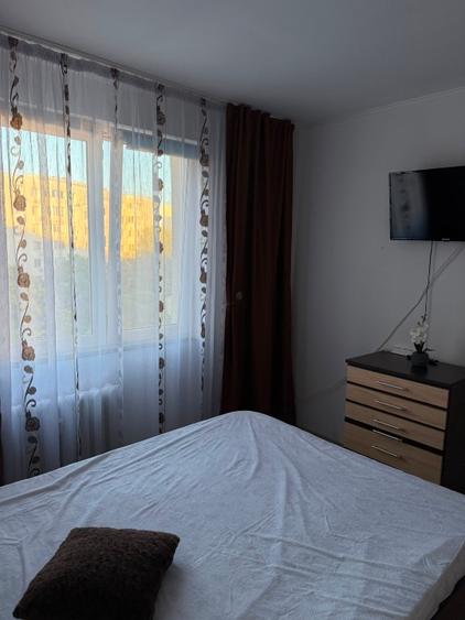 Apartament cu 3 camere decomandat în Berceni