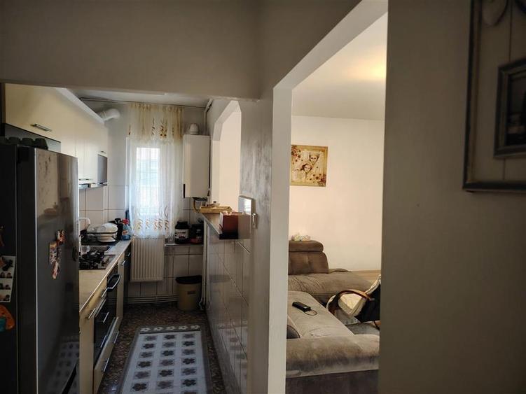 Apartament cu 3 camere decomandat, mobilat în Păcurari
