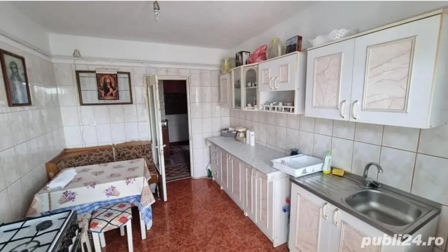 Apartament cu 3 camere decomandat în Barieră