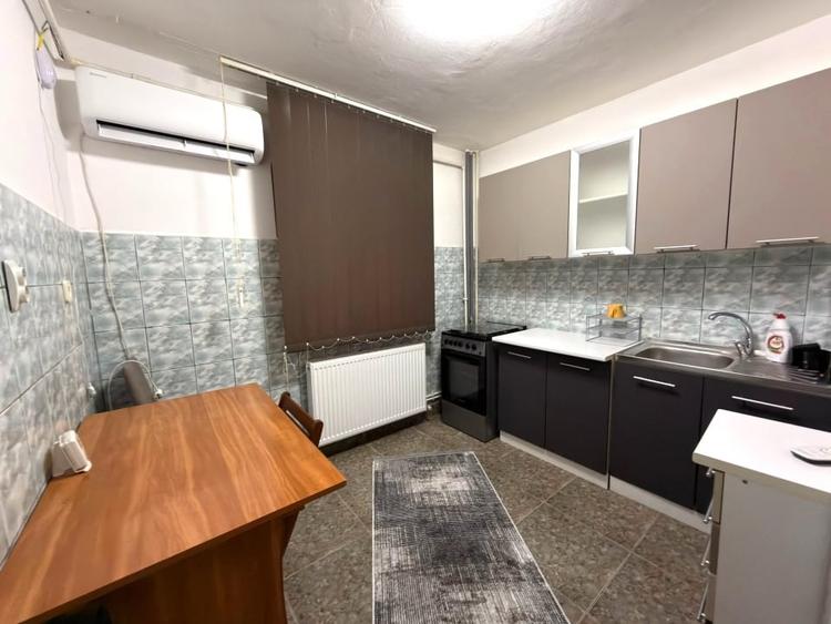 Apartament cu 2 camere decomandat, mobilat în Rovine
