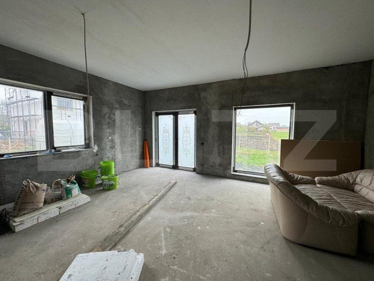 Duplex cu 4 camere cu Canalizare în Central
