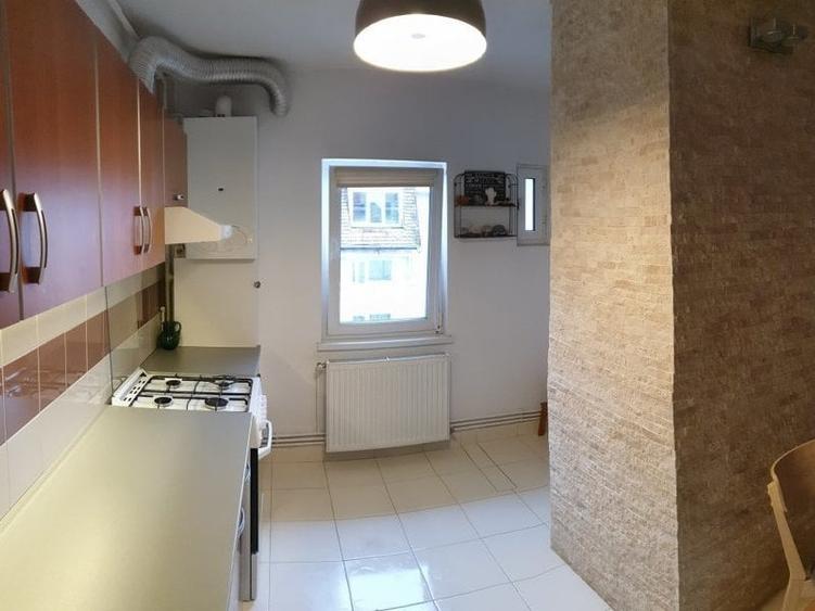 Apartament cu 2 camere decomandat în Palat
