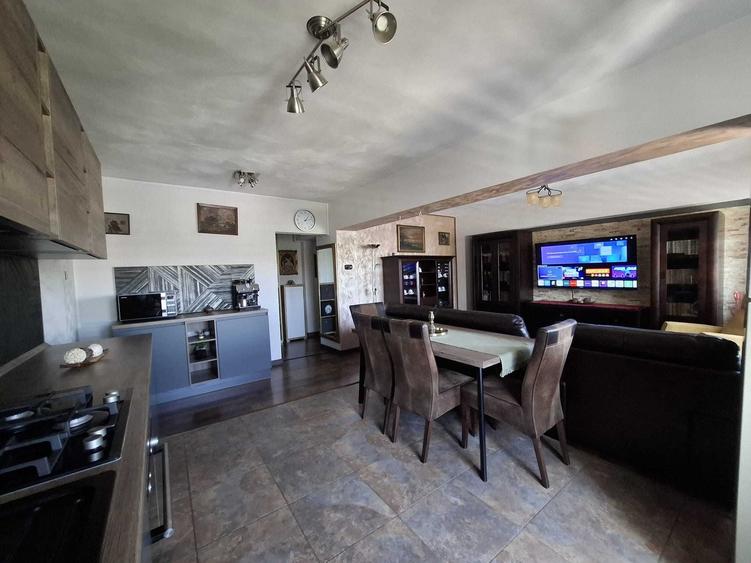 Apartament cu 4 camere în Dacia
