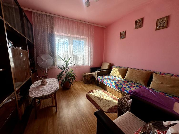 Apartament cu 3 camere decomandat, mobilat în Dâmbovița