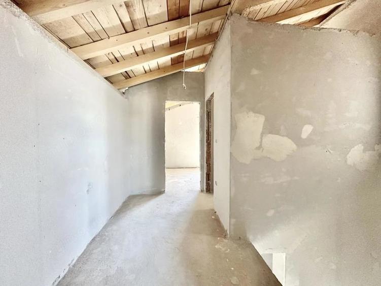 Casă cu 4 camere cu Teren 250 Mp în Moșnița Veche