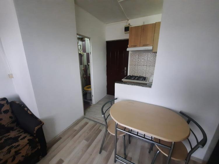 Garsoniera, etajul 2/4, zona Podu Ros - 4