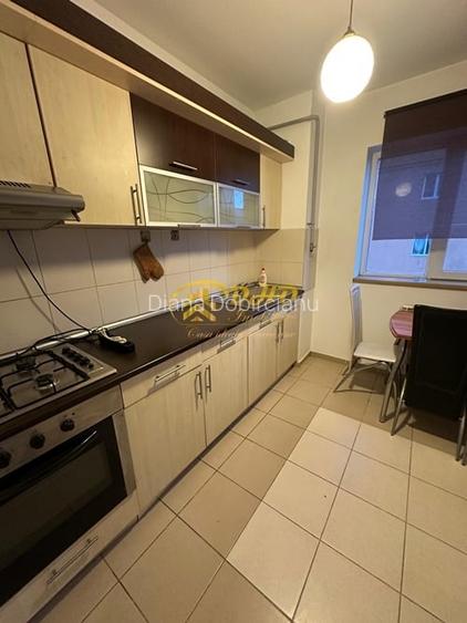 Ap. 3 cam Tătărași, bloc 2010, mobilat și utilat, etaj intermediar