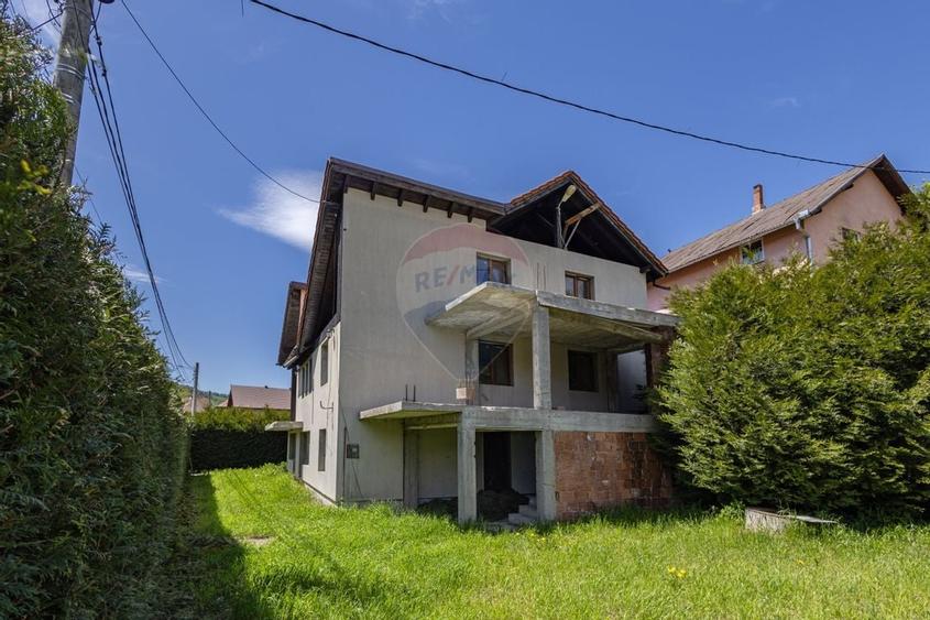Casă / Vilă cu 8 camere / 7 bai de vânzare, Moieciu de Jos - 3