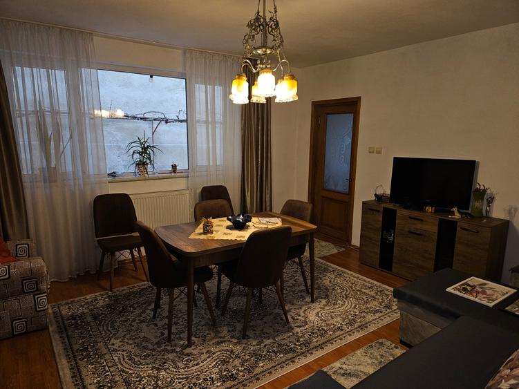 Chitila Sector 1-Bacului-P+1+M-5 camere, 2 bucatarii, 2 bai,2 centrale,400000€ - 10