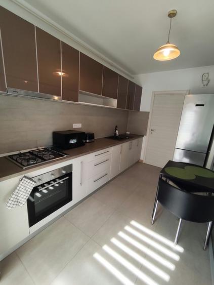 Apartament cu 2 camere decomandat, mobilat în Politehnica