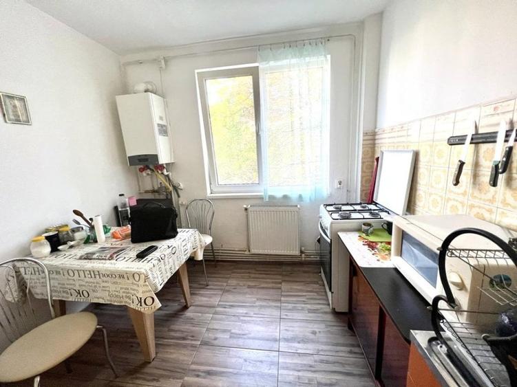Inchiriere apartament 2 camere, decomandat etajul 2 zona Mazepa 1 - 3