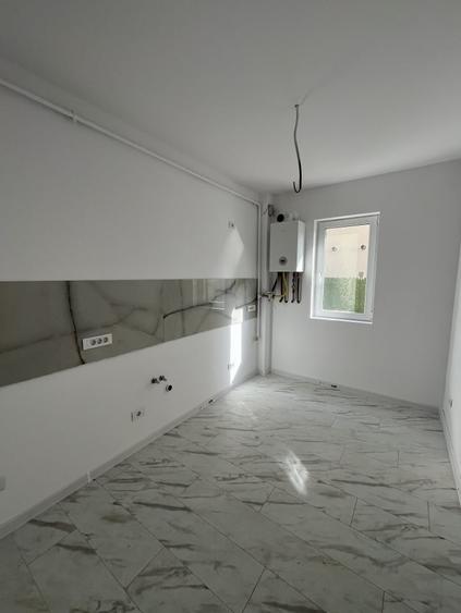 APARTAMENT CU CURTE PROPRIE, DECOMANDAT, LA ASFALT - 1