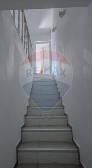 Casa si cabinet stomatologic de inchiriat in Chitila - 9