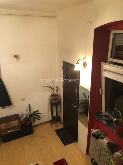 Apartament cu 4 camere semidecomandat în Dâmbovița Apartament cu 4 camere semidecomandat în Dâmbovița