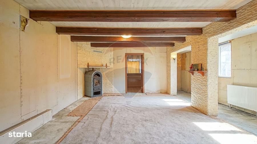 Casa individuala cu potential in zona centrala Sacele - 9