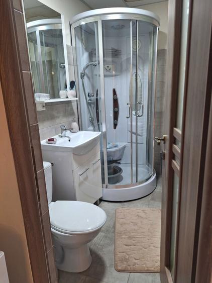 Ofer spre inchiriere apartament cu doua camere situat in Petrosani - 1