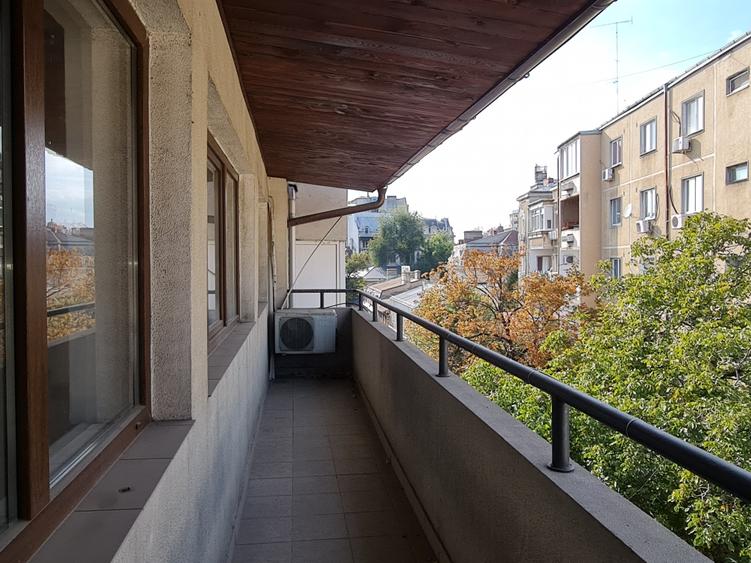 Birou, de 160 mp, în Universitate