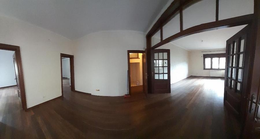 Piata Muncii-Calarasilor, vila 400mp /12 camere, curte 200mp - 8