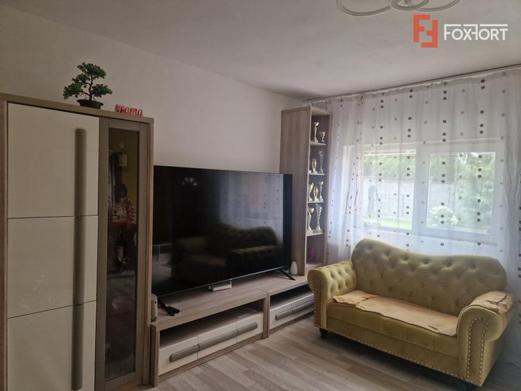 Casă individuală cu 9 camere cu Canalizare în Moșnița Nouă