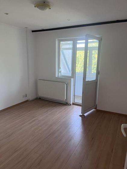 De vanzarea apartament 2 camere Roman - 1