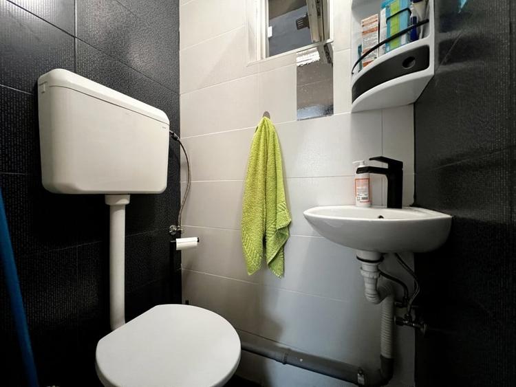 Apartament spatios, 3 camere, decomandat, etaj 1 - Calea Sagului - 11