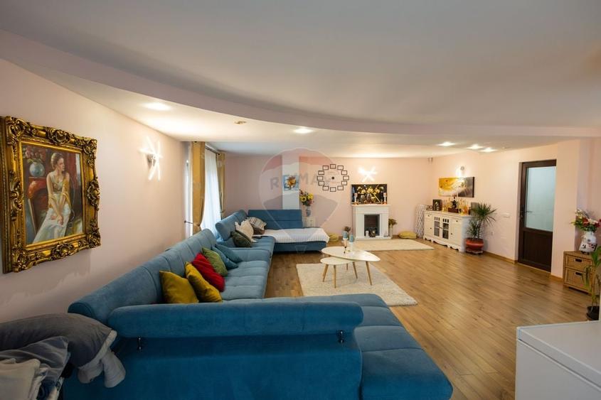 Casa spatioasa de vanzare - 55
