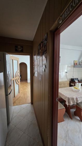 Vand apartament semidecomandat - 2