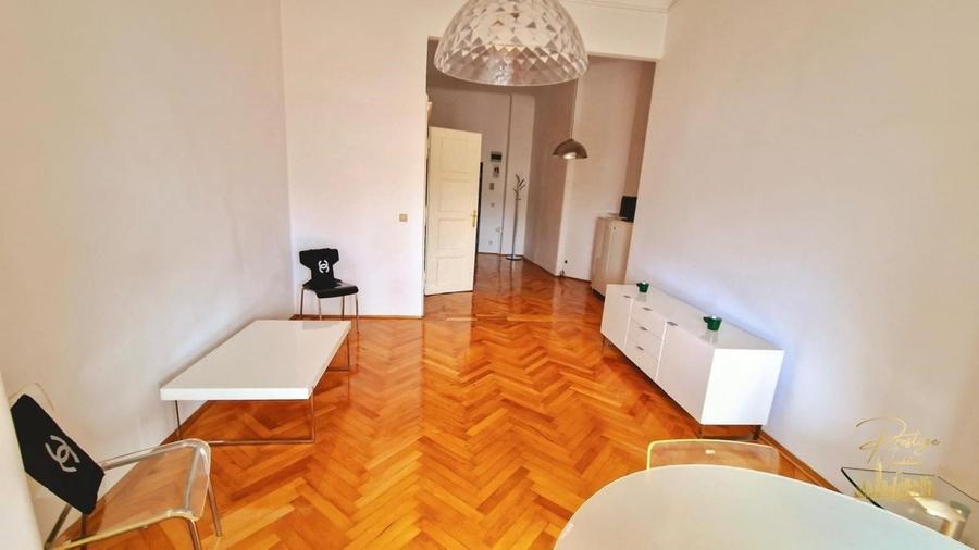 Apartament cu 2 camere de vanzare in cladire istorica - Ultracentral - 10