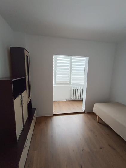 Apartament 4 camere, de vânzare, decomandat, Mănăștur, str. Brateș, etj 3/4 - 5