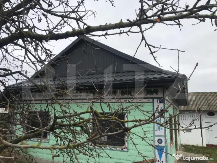 Casa batraneasca,partial renovata,loc. Meresti,3400mp teren - 1