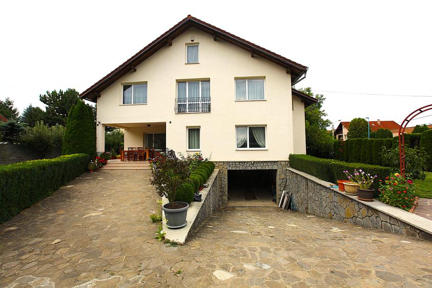 Vila deosebita in cartierul Tractorul - 1