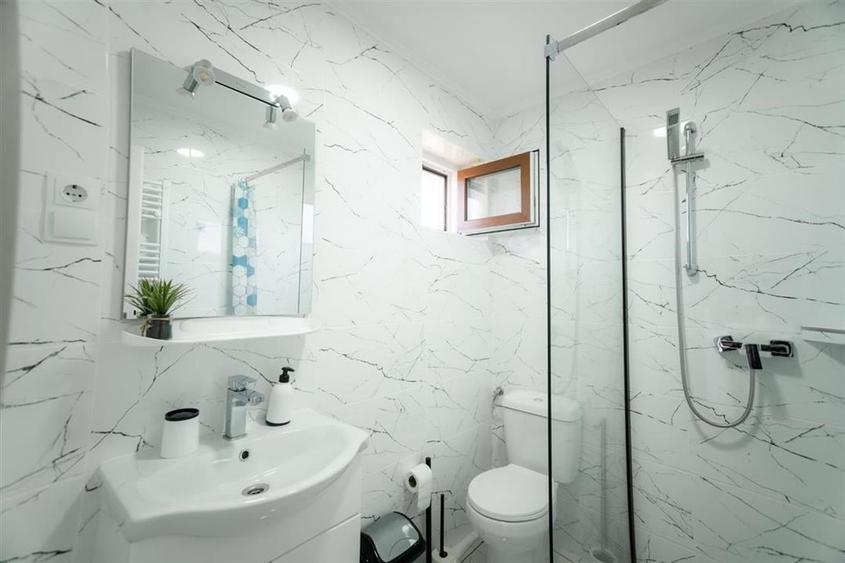 RECO, VILA MODERNA 7 DORMITOARE, BAILE 1 MAI - 20