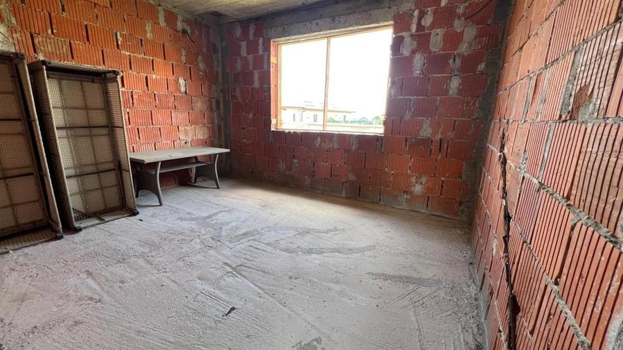 Vila la rosu intr o zona rezidentiala exclusivista Halchiu - 16